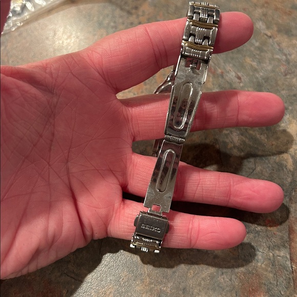 Seiko womens watch - silver and gold toned. High quality - excellent condition! - Picture 12 of 13
